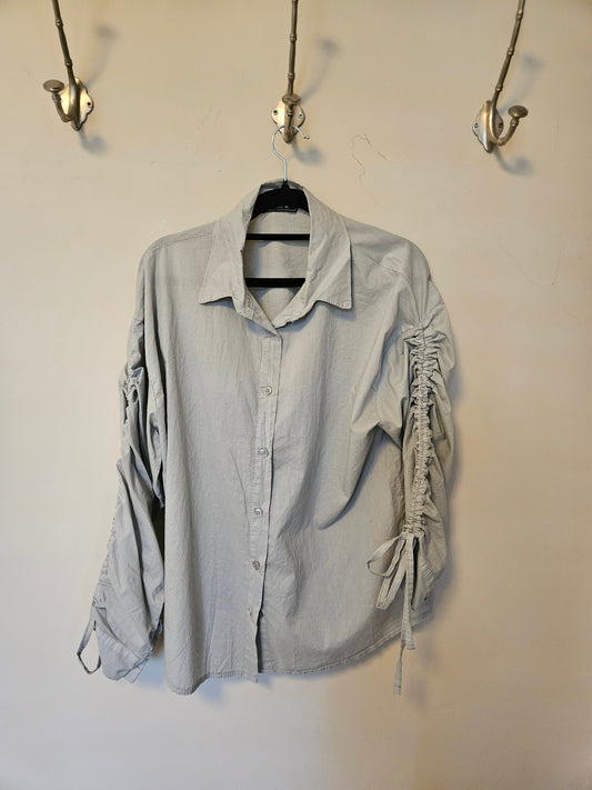 Bloes Dames lichtgrijs detail strik ophaalmouw